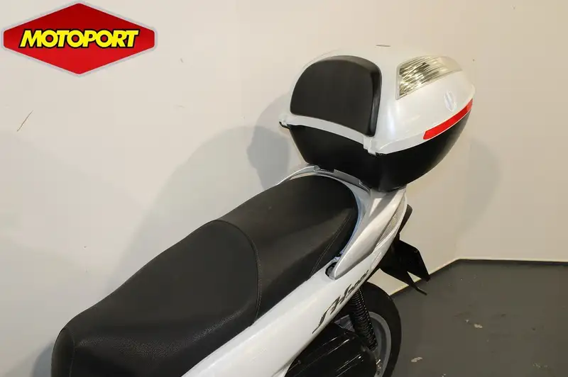 Honda SH 300 - foto 6