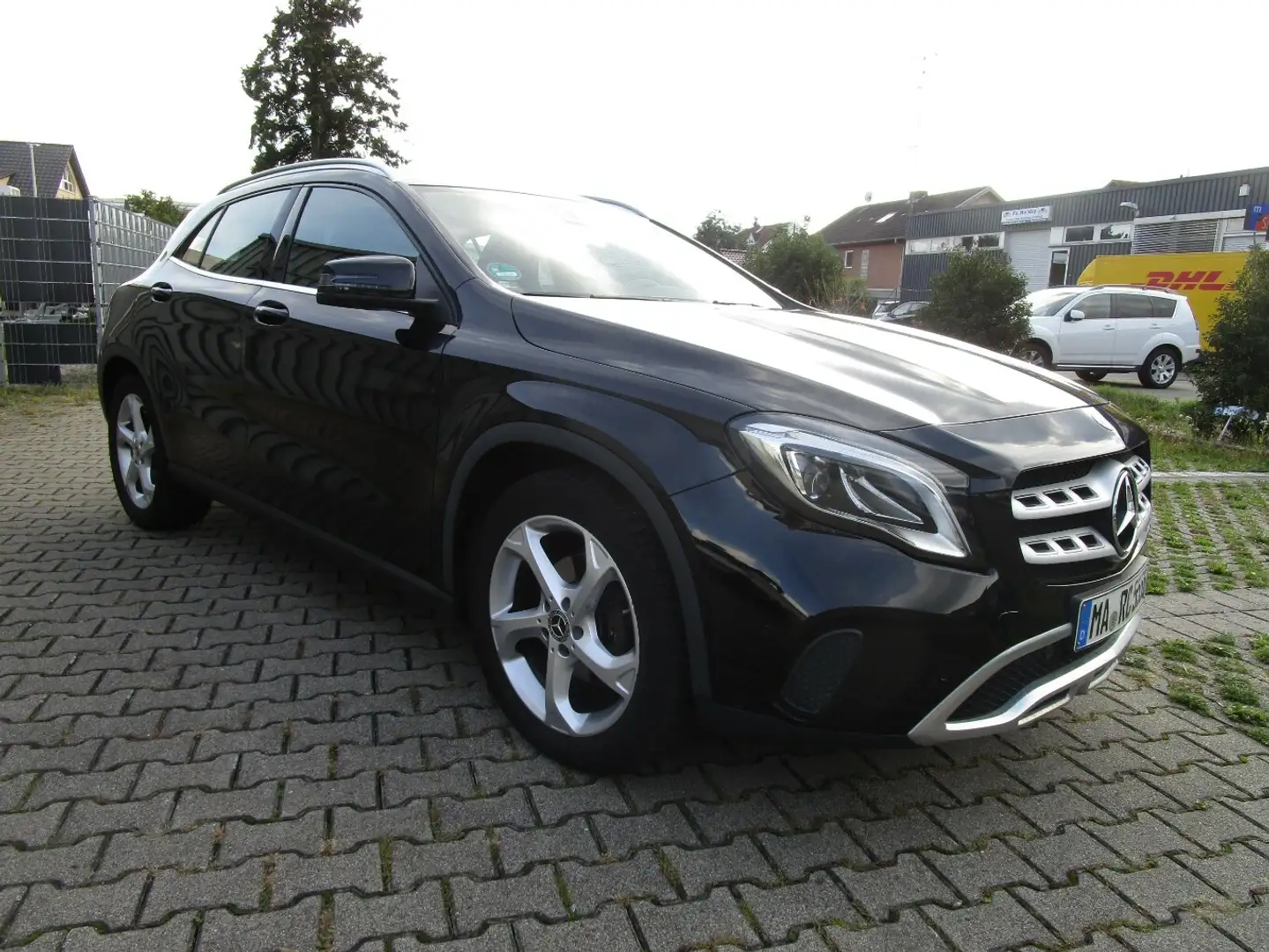 Mercedes-Benz GLA 180 Urban Style Edition Schwarz - 2