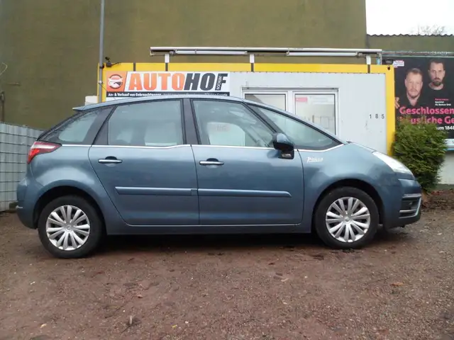 Citroen C4 Picasso view 2