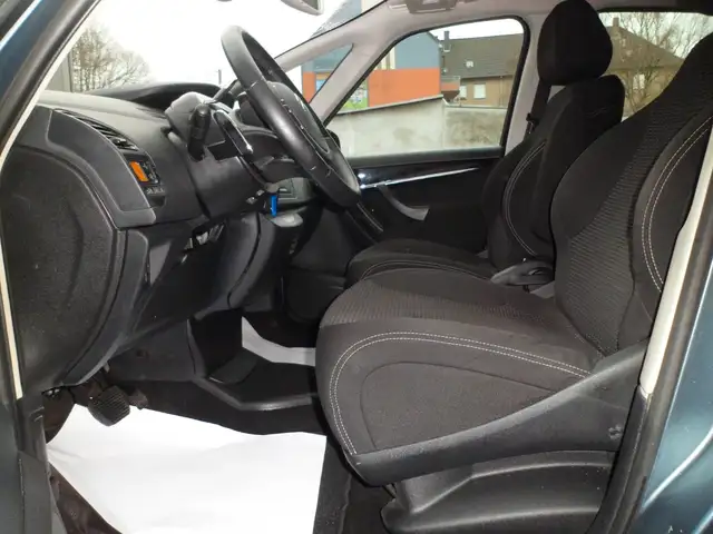 Citroen C4 Picasso view 11