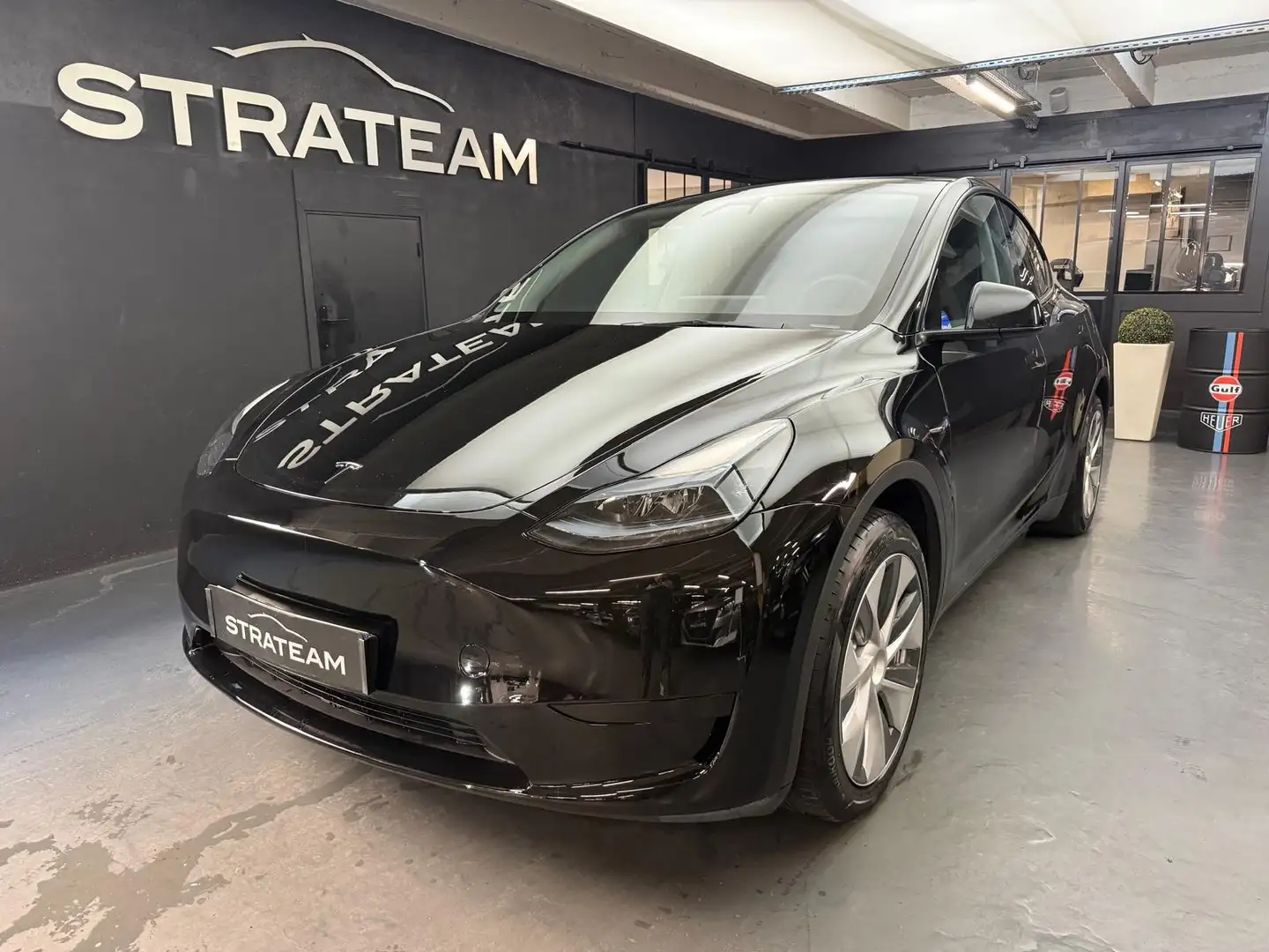 Tesla Model Y 300ch 60KWH STANDARD RWD Schwarz - 1