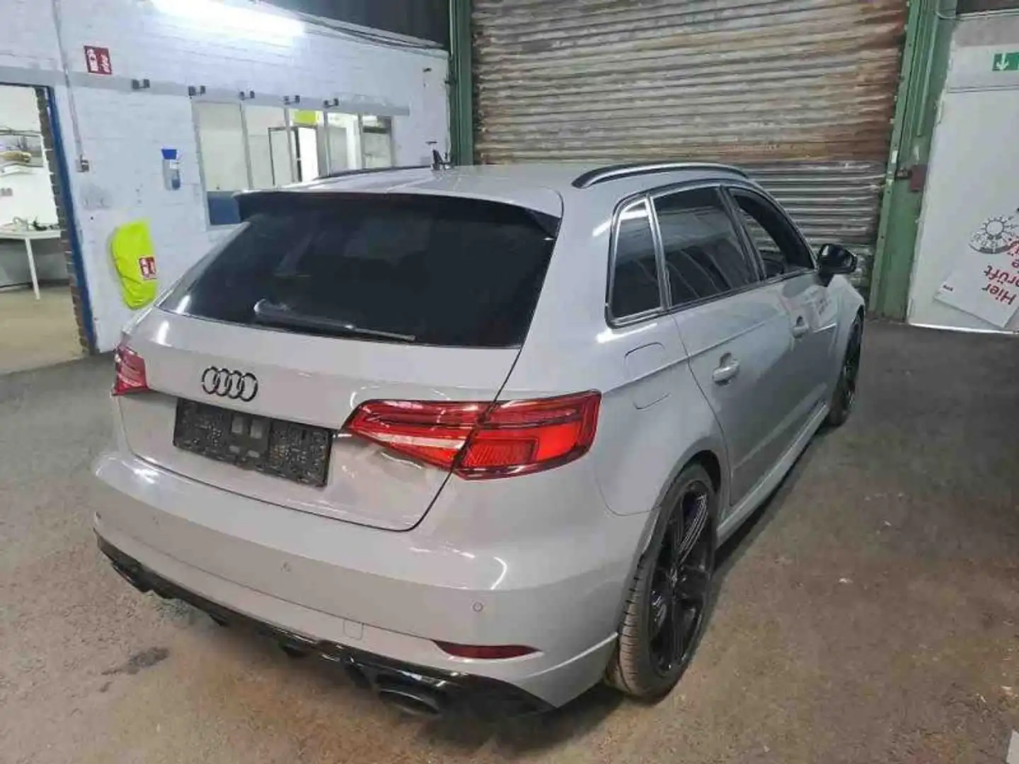 Audi RS3 3 Sportback 2.5 TFSI quattro Navi LED Pano Leder A Grau - 2