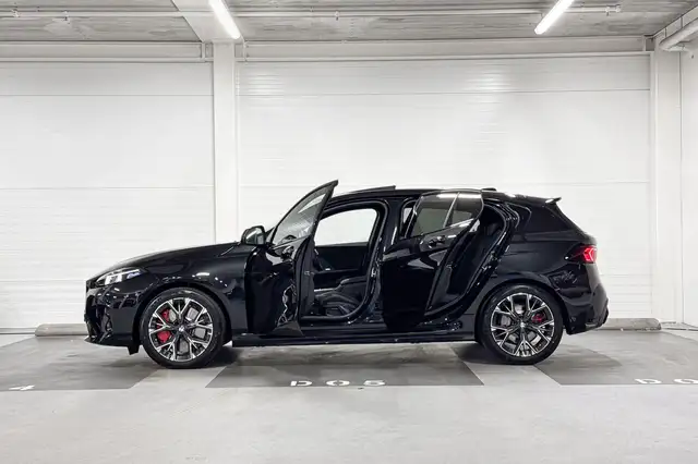 BMW 1 Series view 3