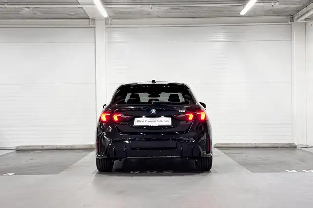 BMW 1 Series view 8