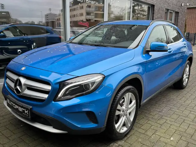 Mercedes-Benz GLA 180 Style 7G Navi Kamera Bi-Xenon Totwinkel
