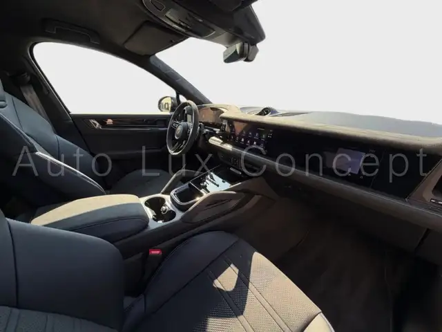 Porsche Cayenne view 6