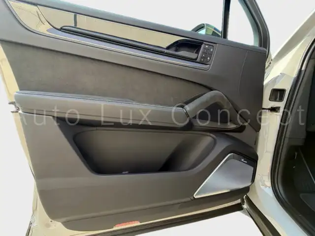 Porsche Cayenne view 15