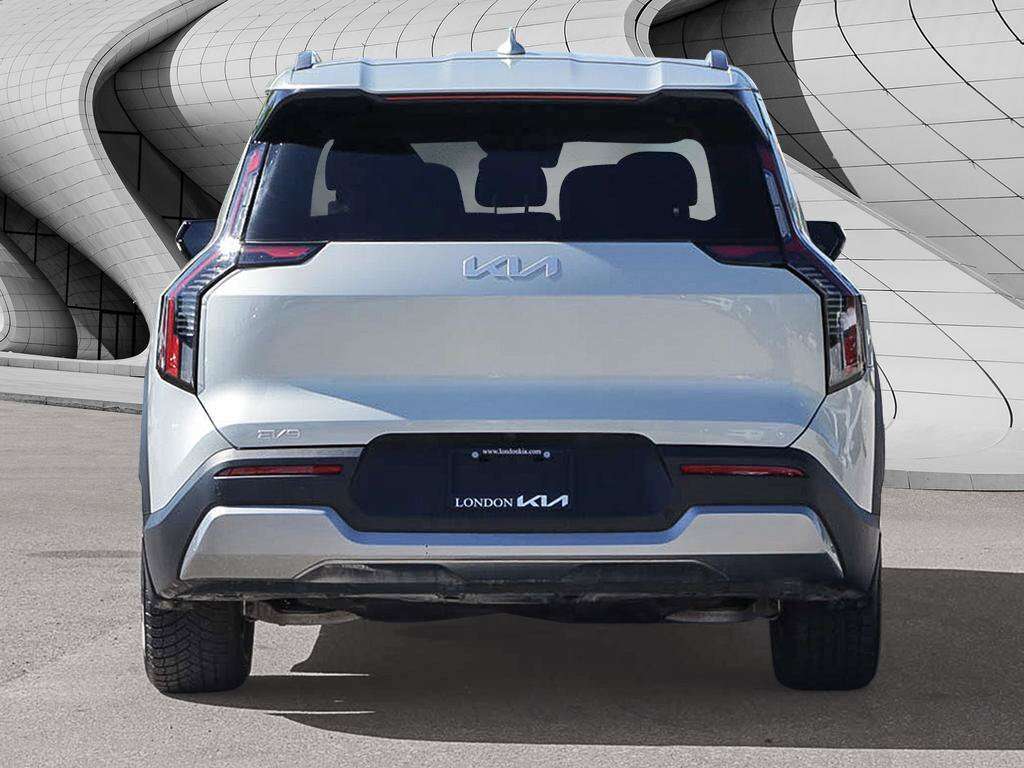 2026 Kia EV9 Land | AWD | Heated & Cooled Seats | Heated Steeri — photo 4