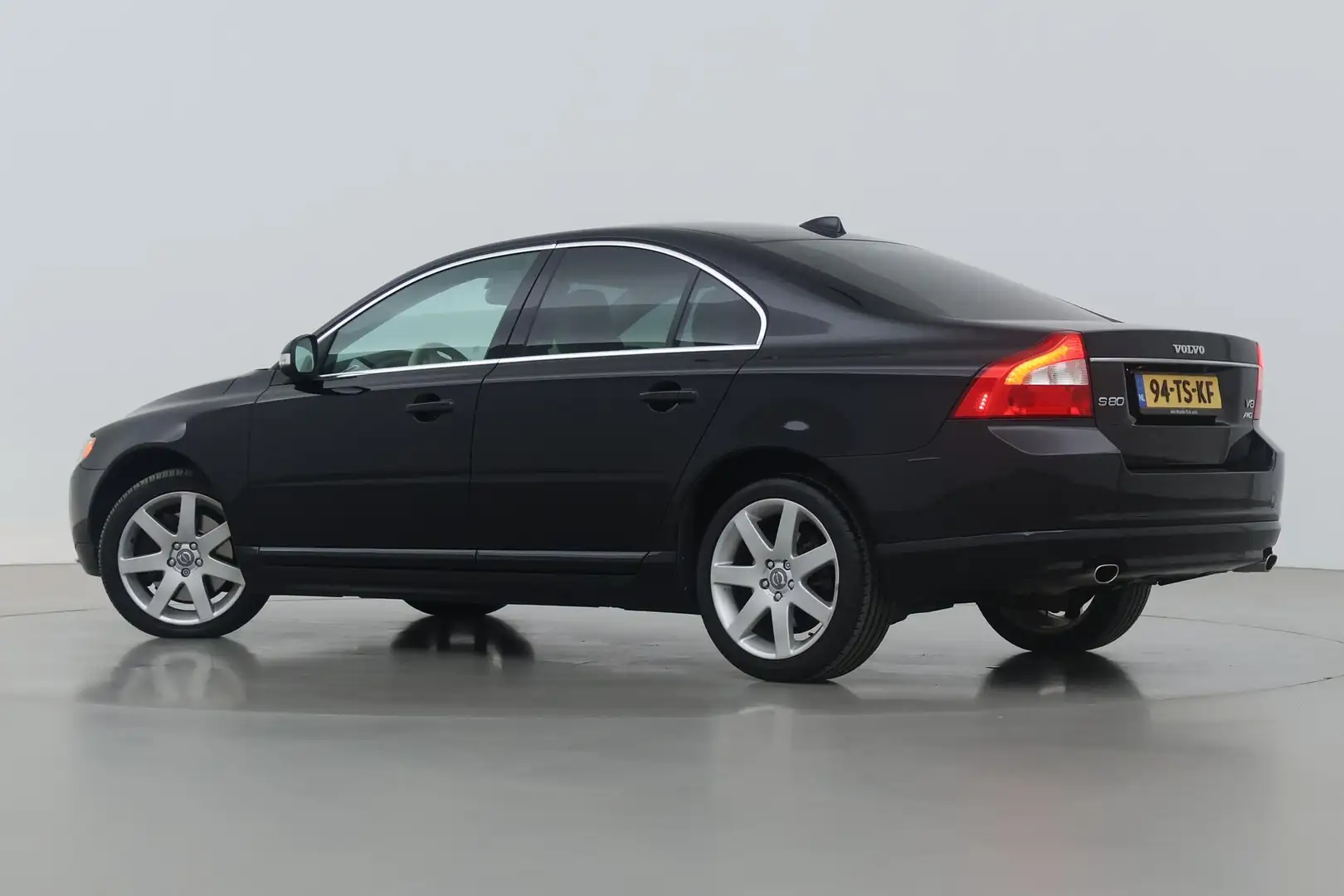 Volvo S80 4.4 AWD Summum V8 | Stoelverwarming+Ventilatie | C Noir - 2