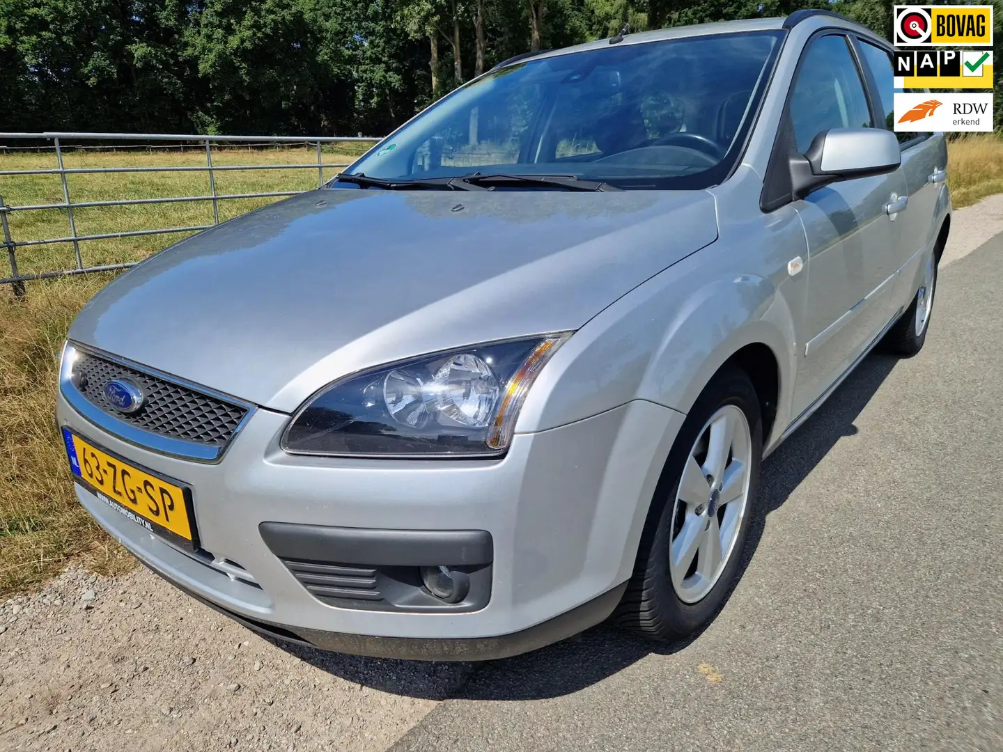 Ford Focus Wagon 1.8-16V Ambiente Flexifuel stoelver airco cr Grijs - 1