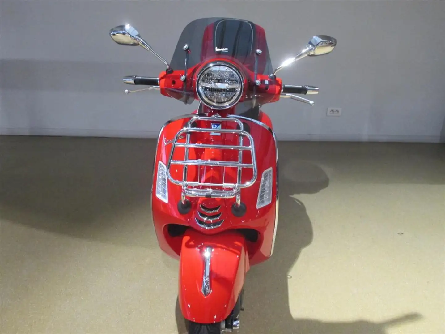 Vespa GTS 125 - SLECHTS 345 km Rosso - 2