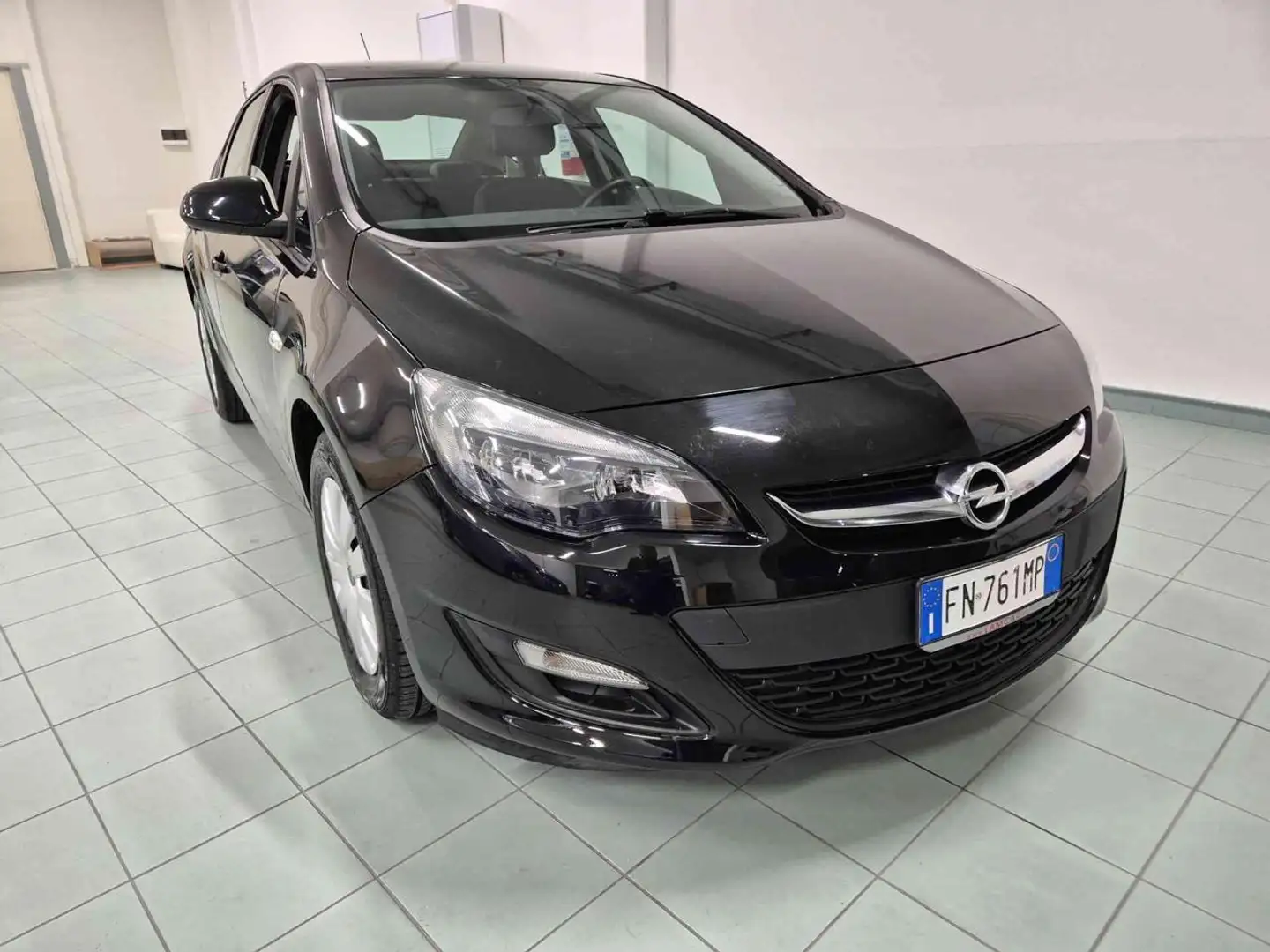 Opel Astra 1.4 Turbo 140CV 4 porte GPL Tech Advance Noir - 2