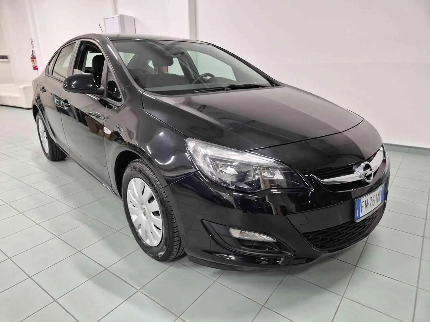 Opel Astra 1.4 Turbo 140CV 4 porte GPL Tech Advance Noir - 1