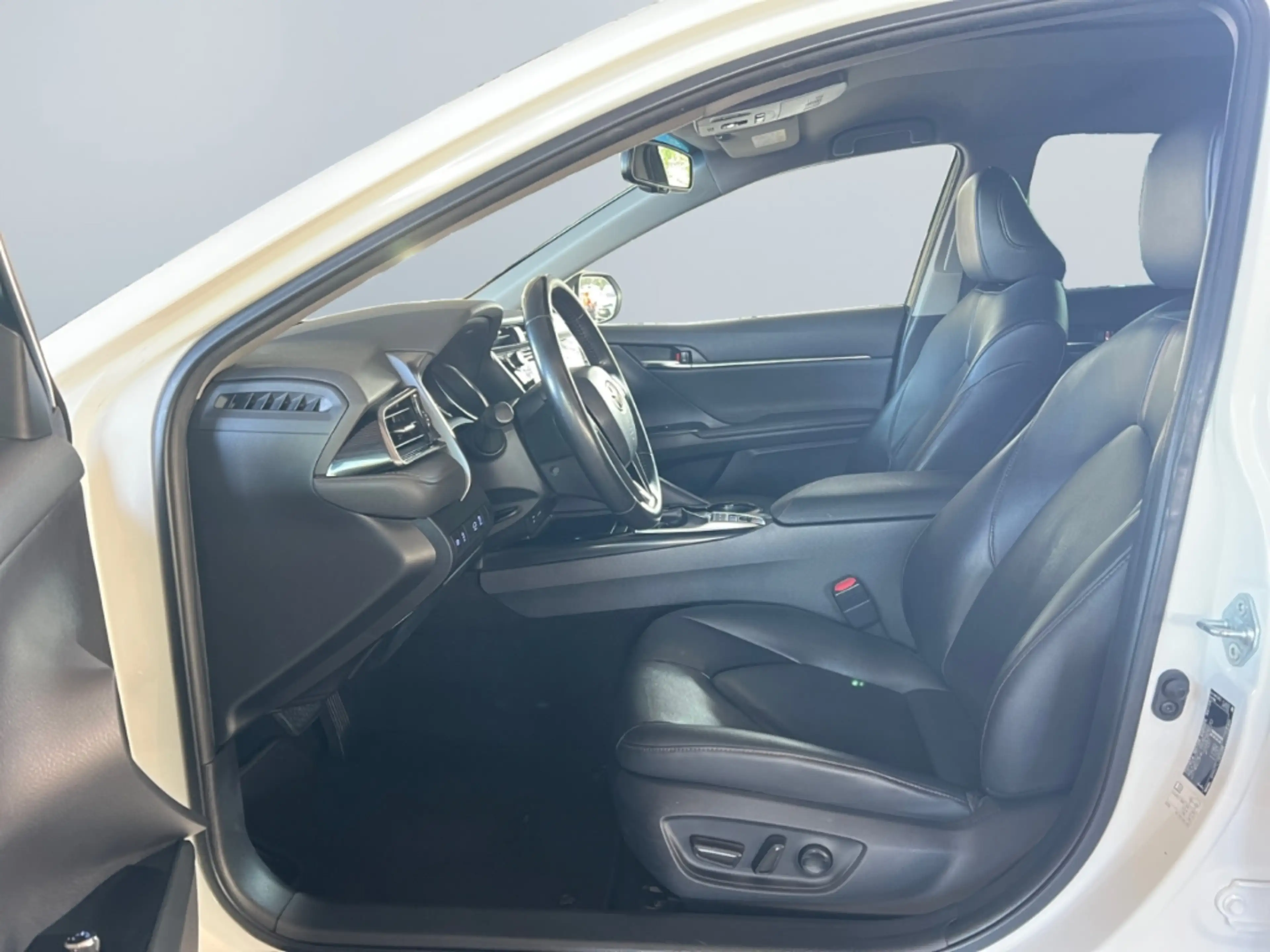 Toyota Camry Hybrid Business Edition *LED*el. Sitze*CAM* — photo 9