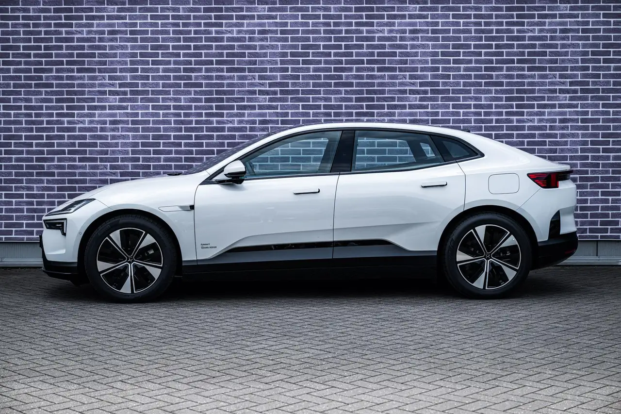 Polestar 4 2025