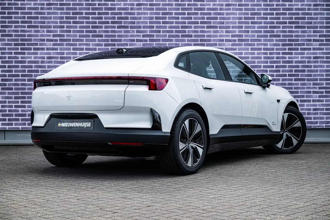 Polestar 4 2025