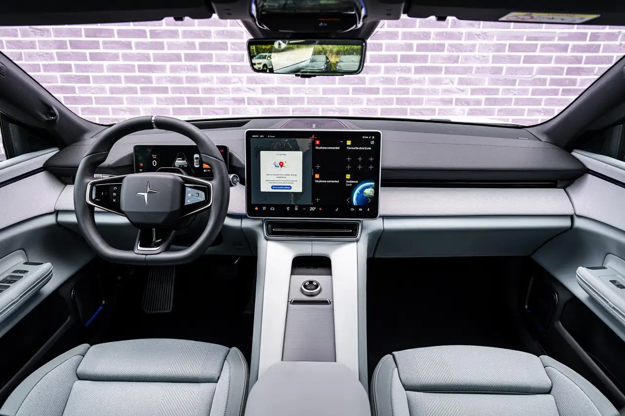 Polestar 4 2025