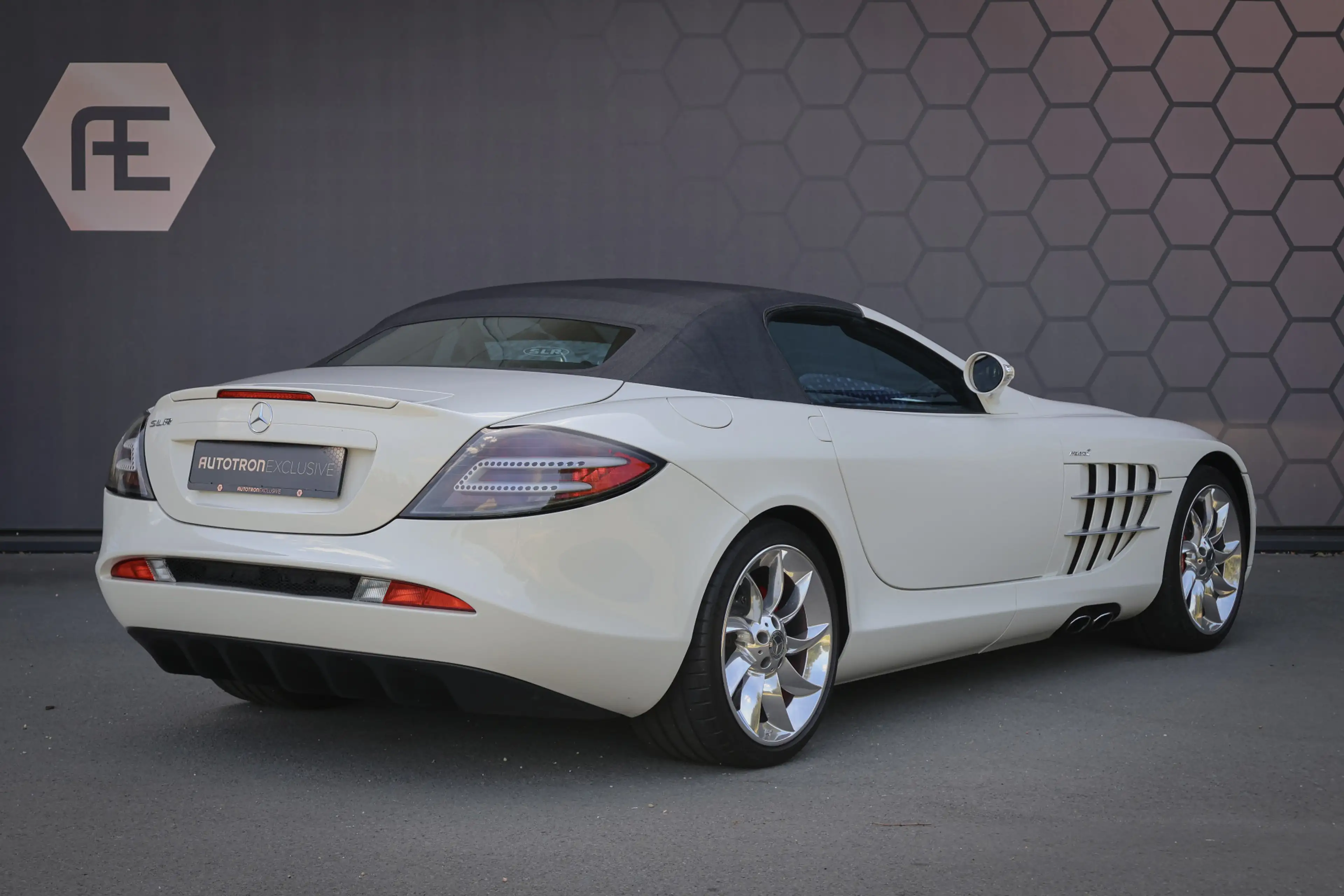 Mercedes-Benz SLR McLaren Roadster 5.4 V8 | MINT CONDITION | CERAMIC — photo 17