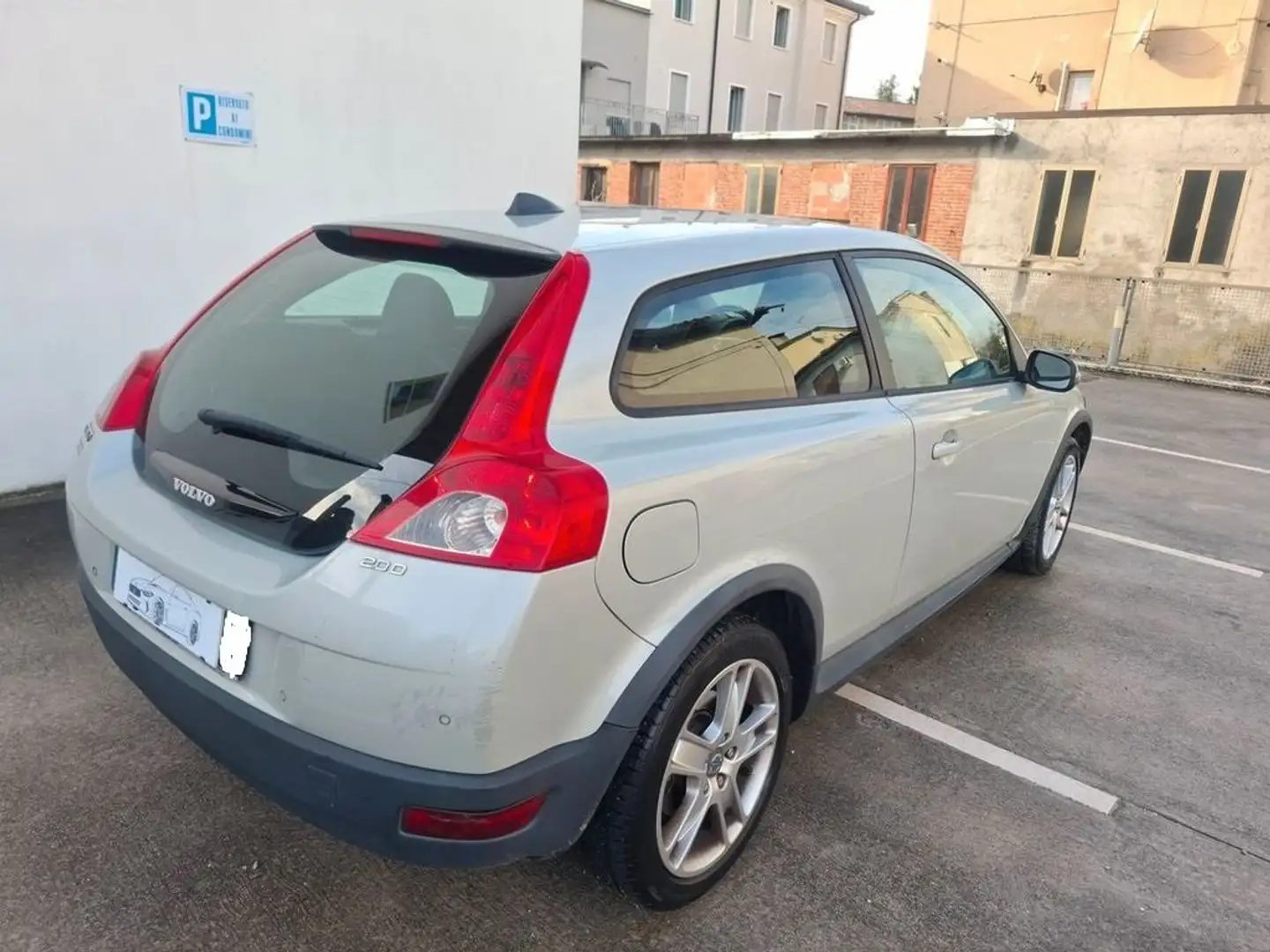 Volvo C30 2.0 D 136ch Momentum Blanc - 1