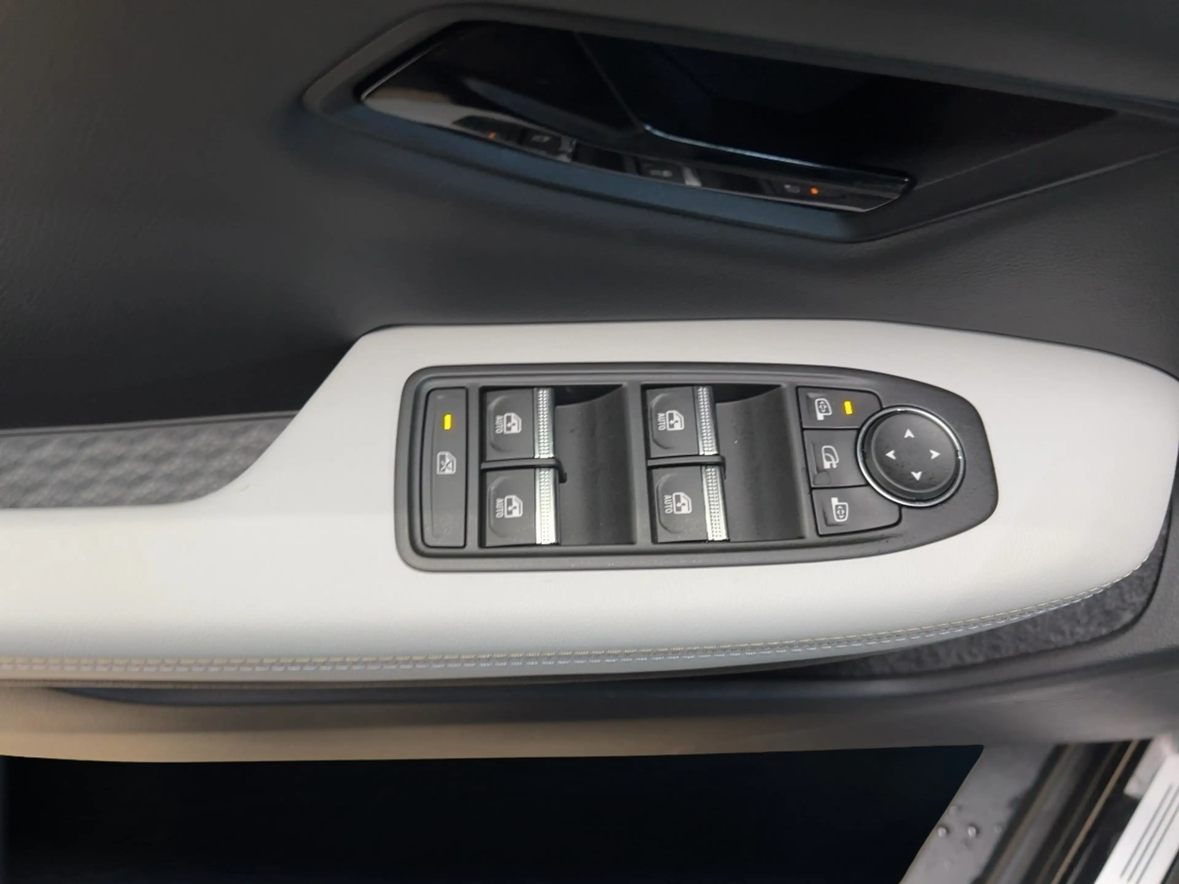 Renault Scenic 100% ele Iconic 220 Long Range PDC — photo 13