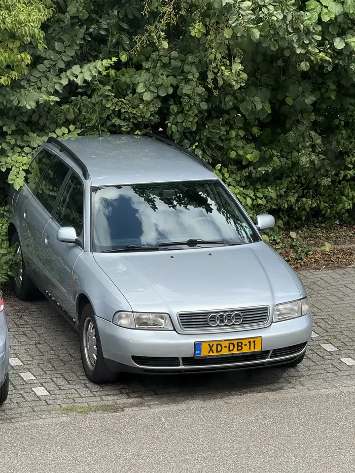 Audi A4 1.6 Advance, foto 1