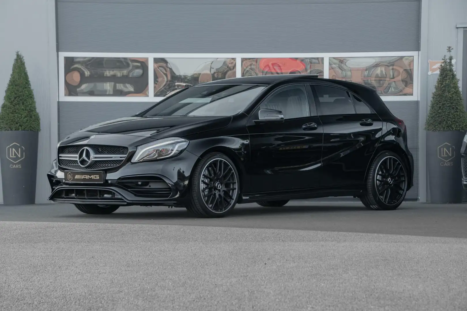 Mercedes-Benz A 45 AMG 4MATIC |Pano|Camera|Harman & Kardon Schwarz - 1