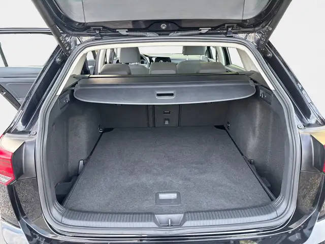 Volkswagen Golf view 11