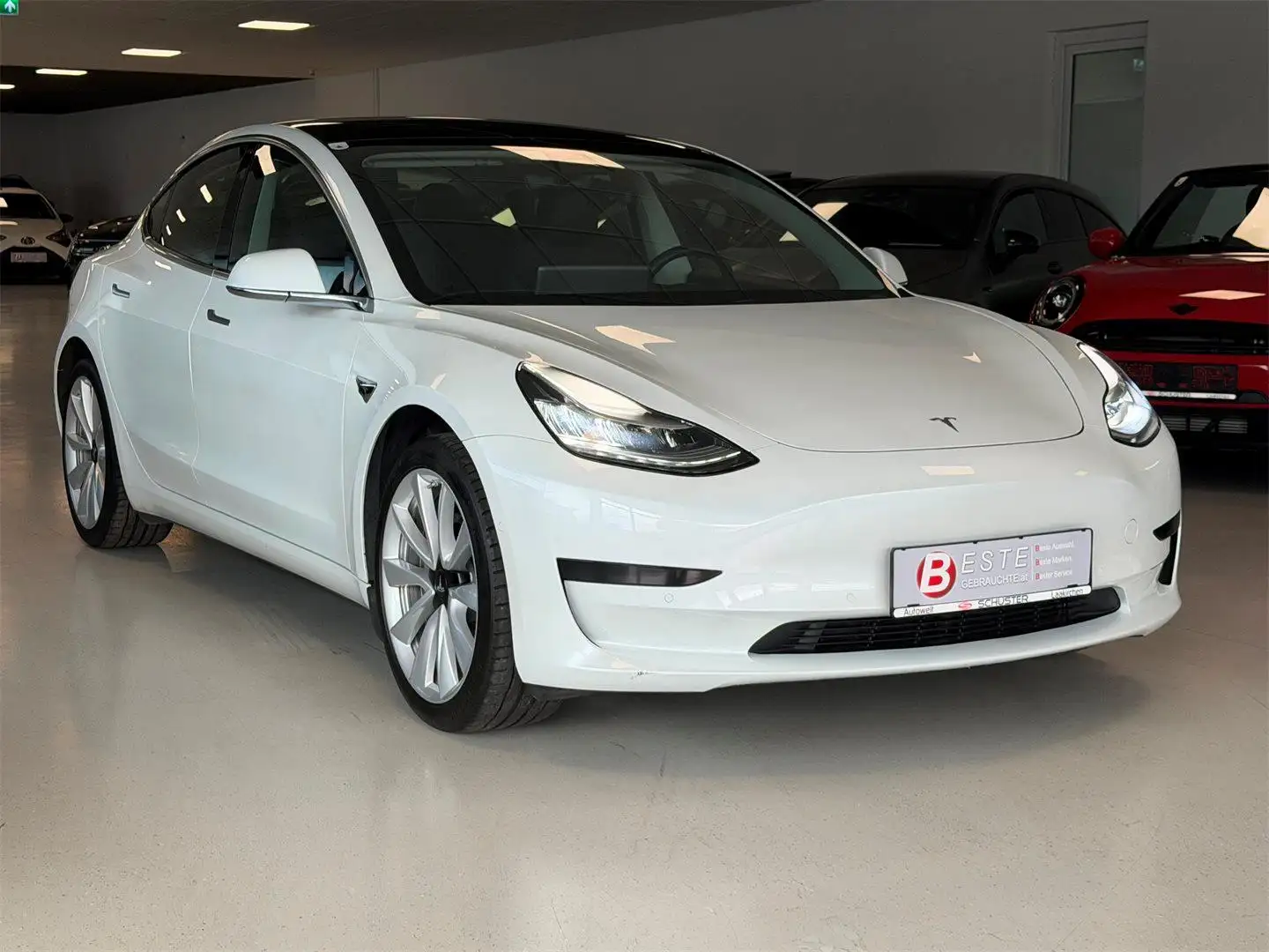 Tesla Model 3 Standard Range Weiß - 1