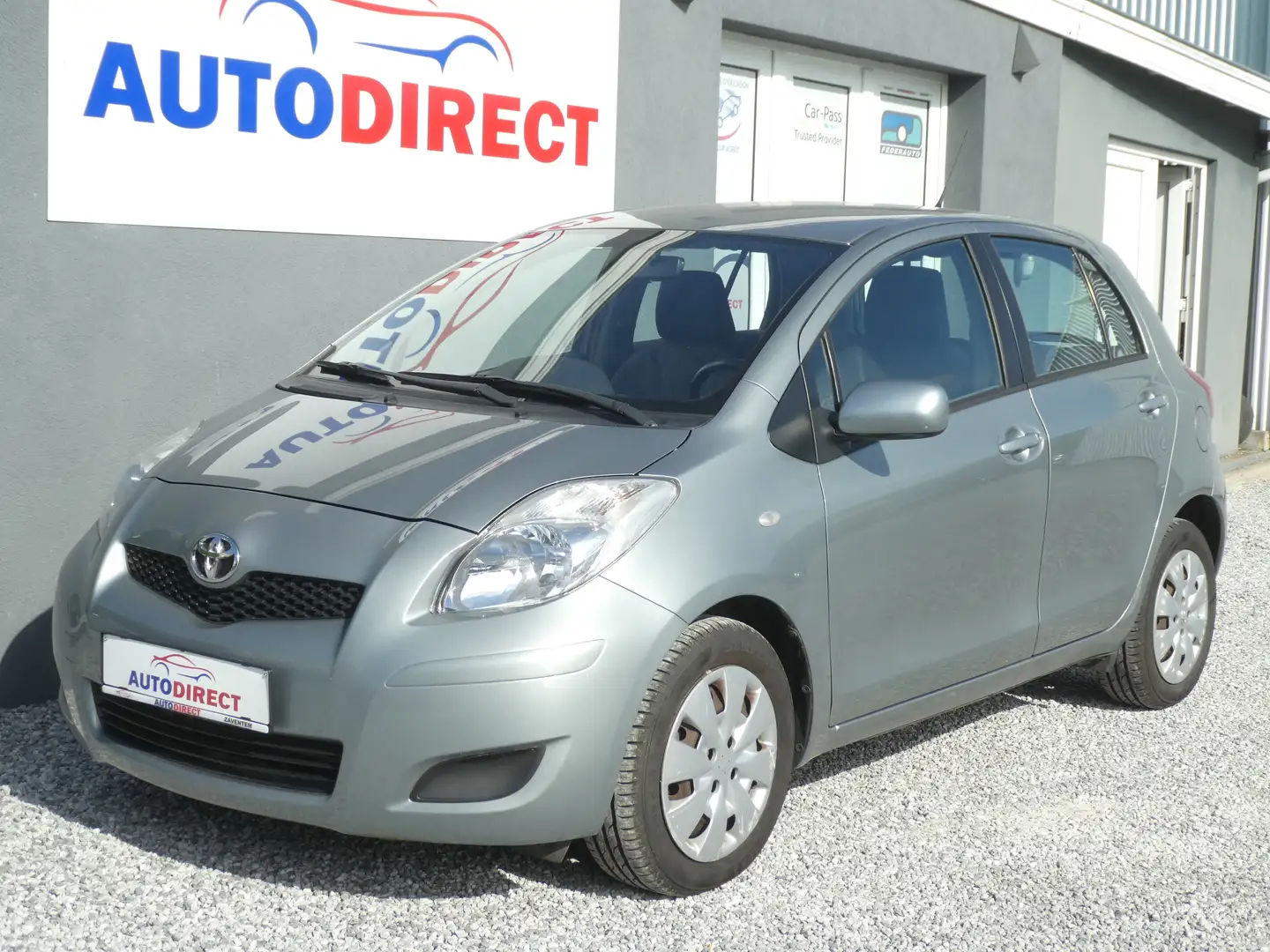 Toyota Yaris 1.3i VVT-i 16v AUTOMAAT 41000Km *GARANTIE 1 JAAR* Gri - 1