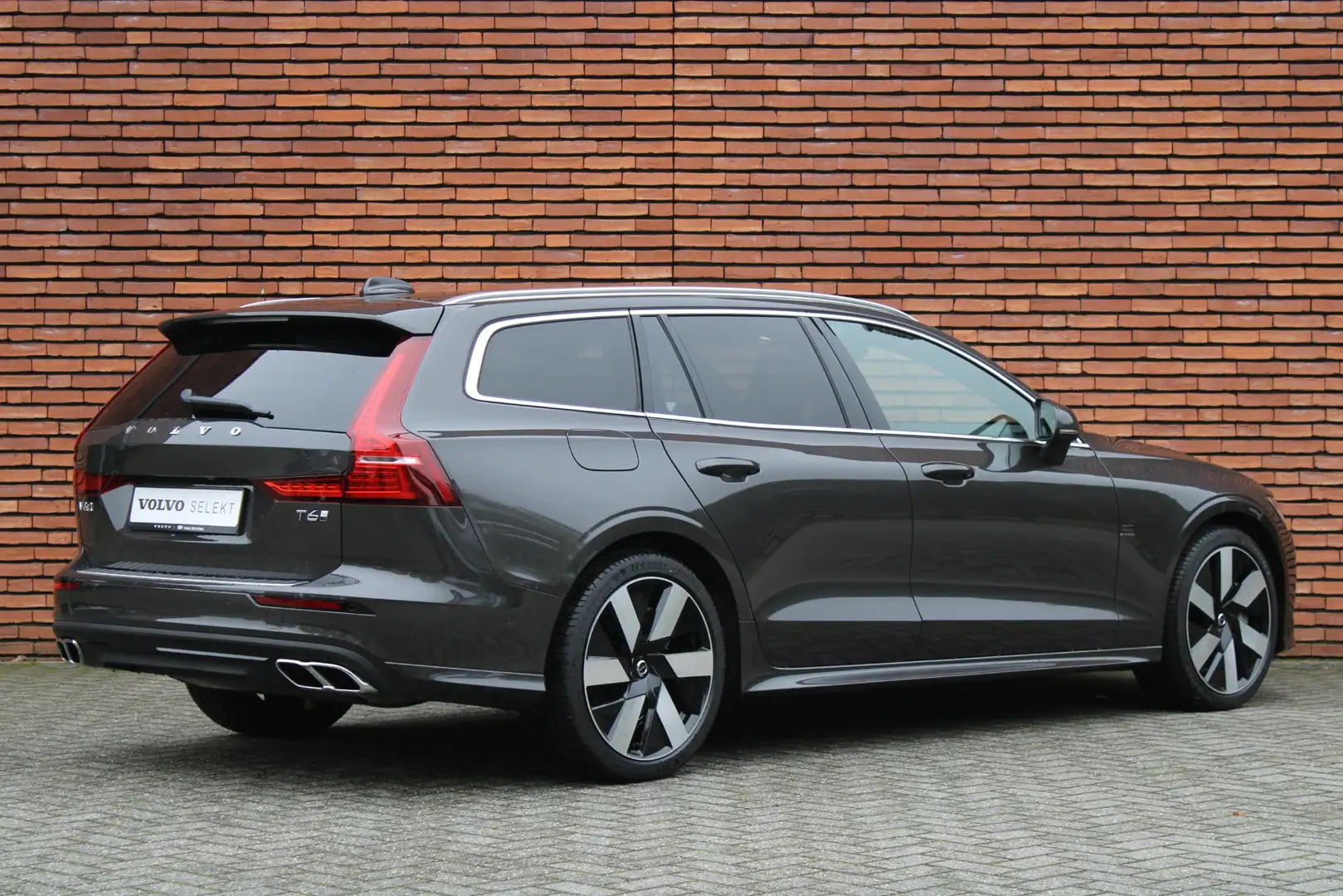 Volvo V60 T6 Automaat Recharge AWD Plus Bright | Panoramadak Grigio - 2