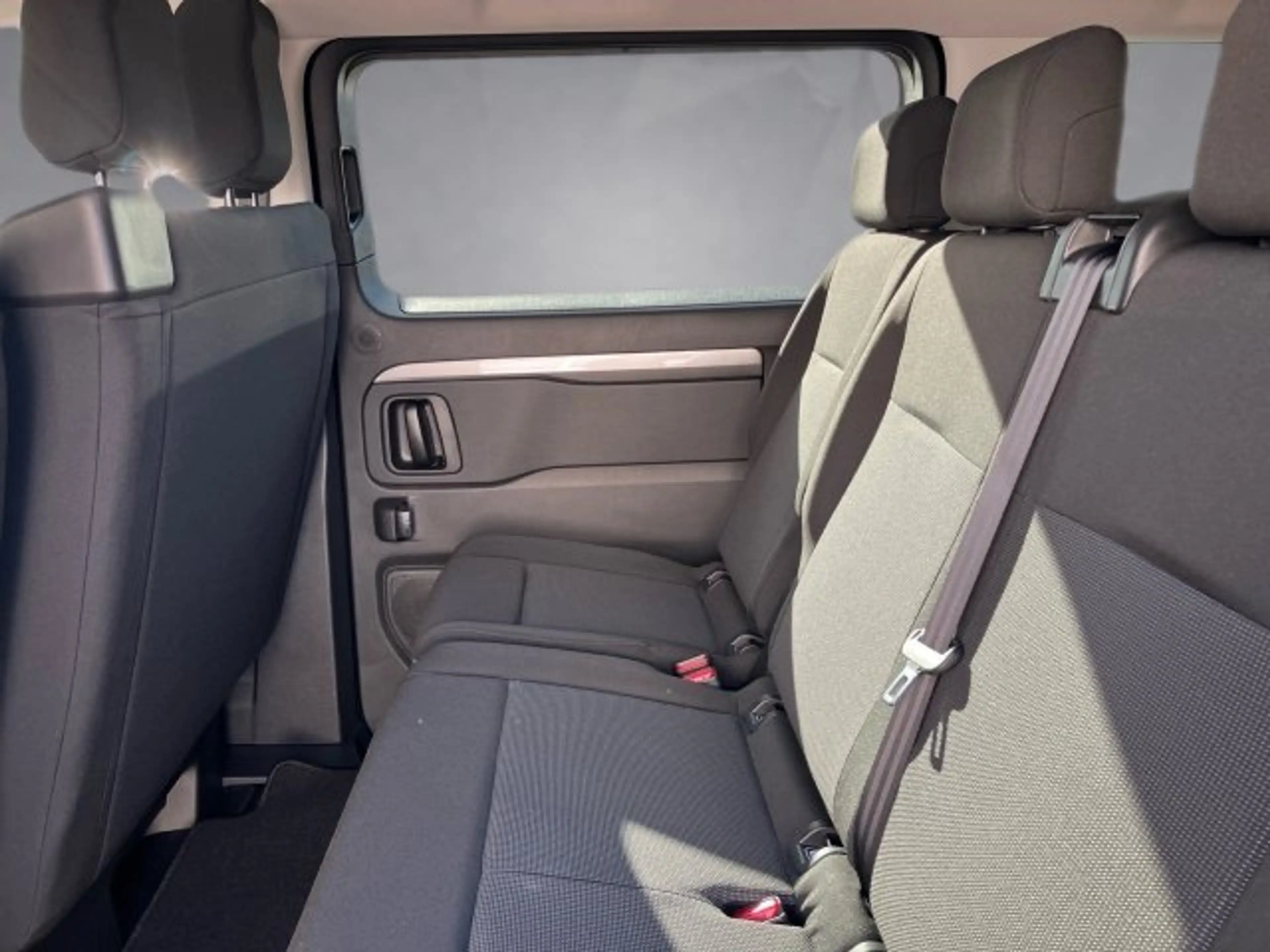 Toyota Proace P Verso 2.2L D150 Active L2 MT — photo 12