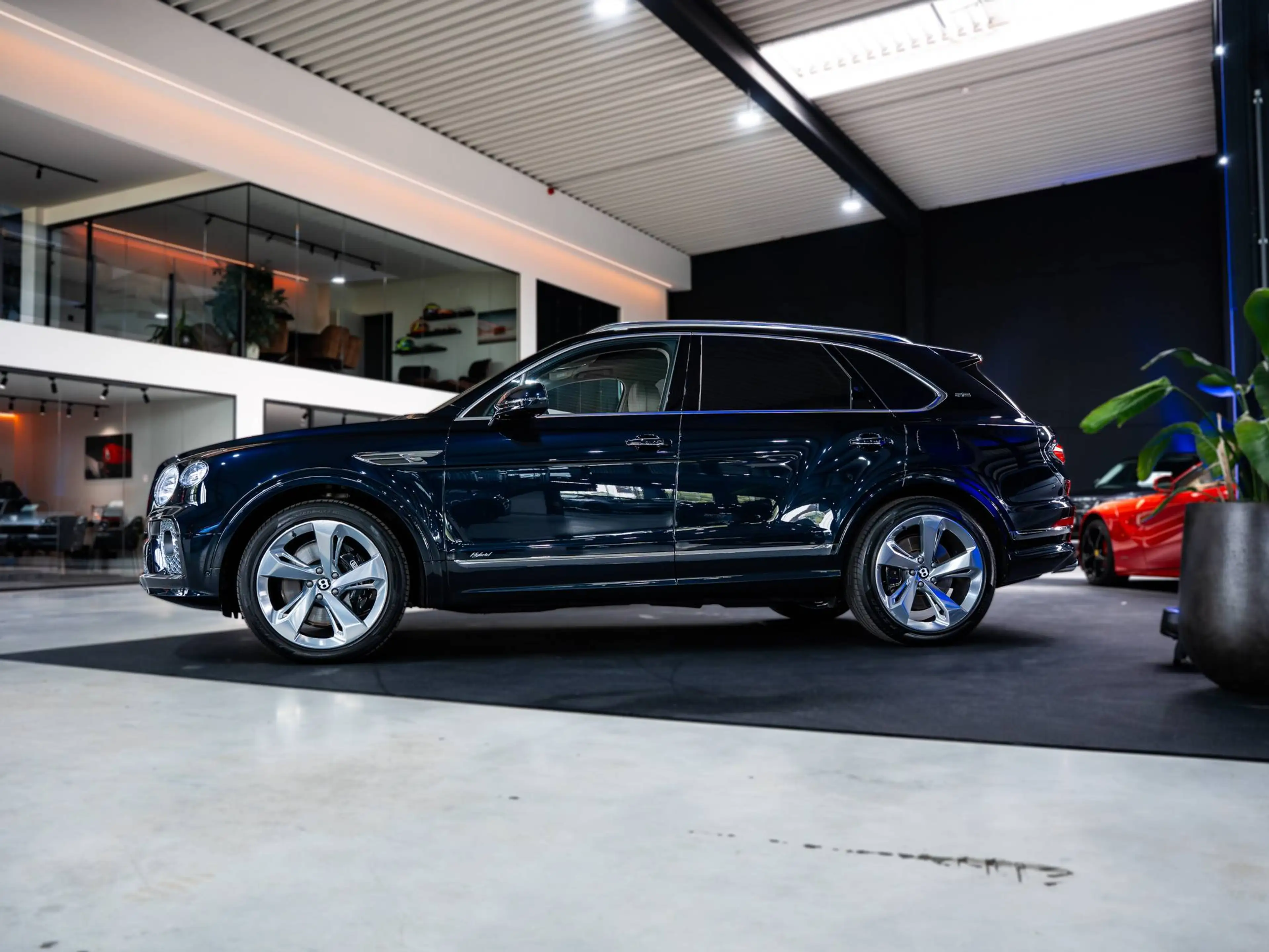 Bentley Bentayga 3.0 Turbo V6 PHEV - First Edition - Massage - Pano - Naim - HUD - ACC - 360° - Memory seats — photo 2