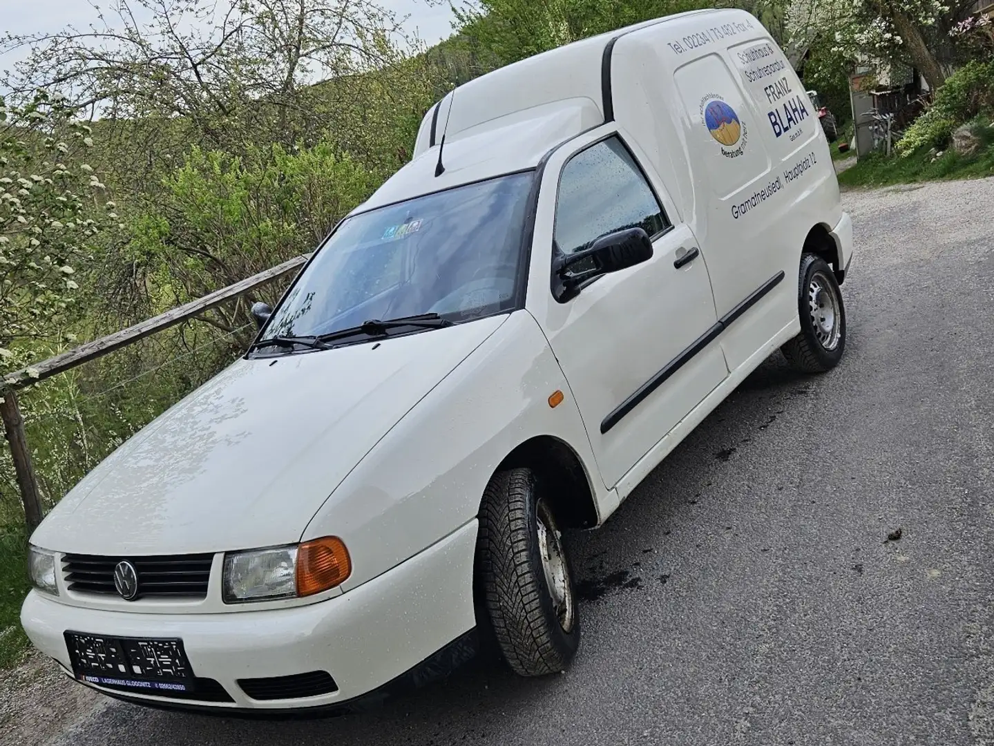 Volkswagen Caddy Kombi TDI White - 1