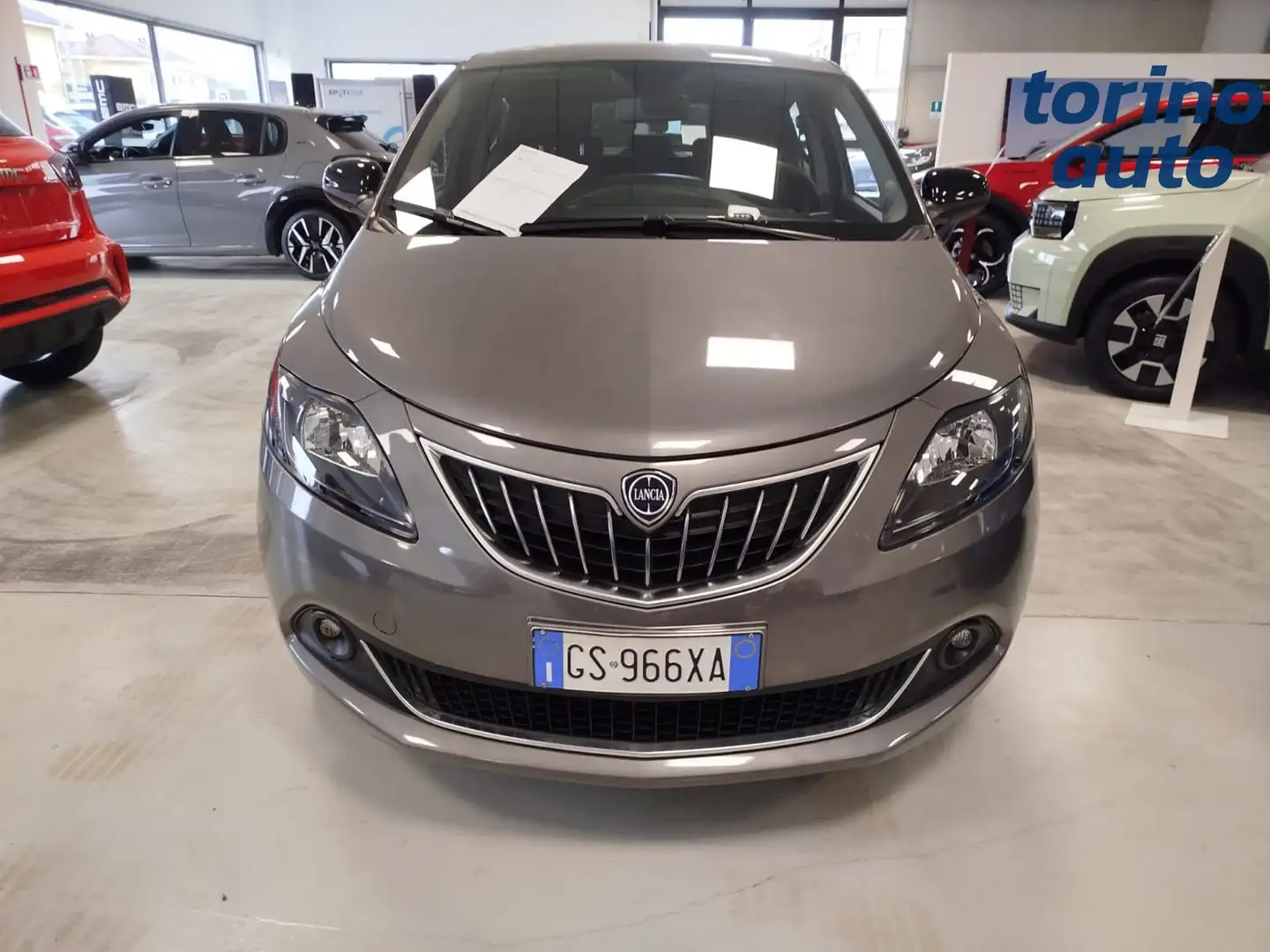 Lancia Ypsilon Ypsilon 1.0 FireFly 5 porte S&S Hybrid Platino Grigio - 2