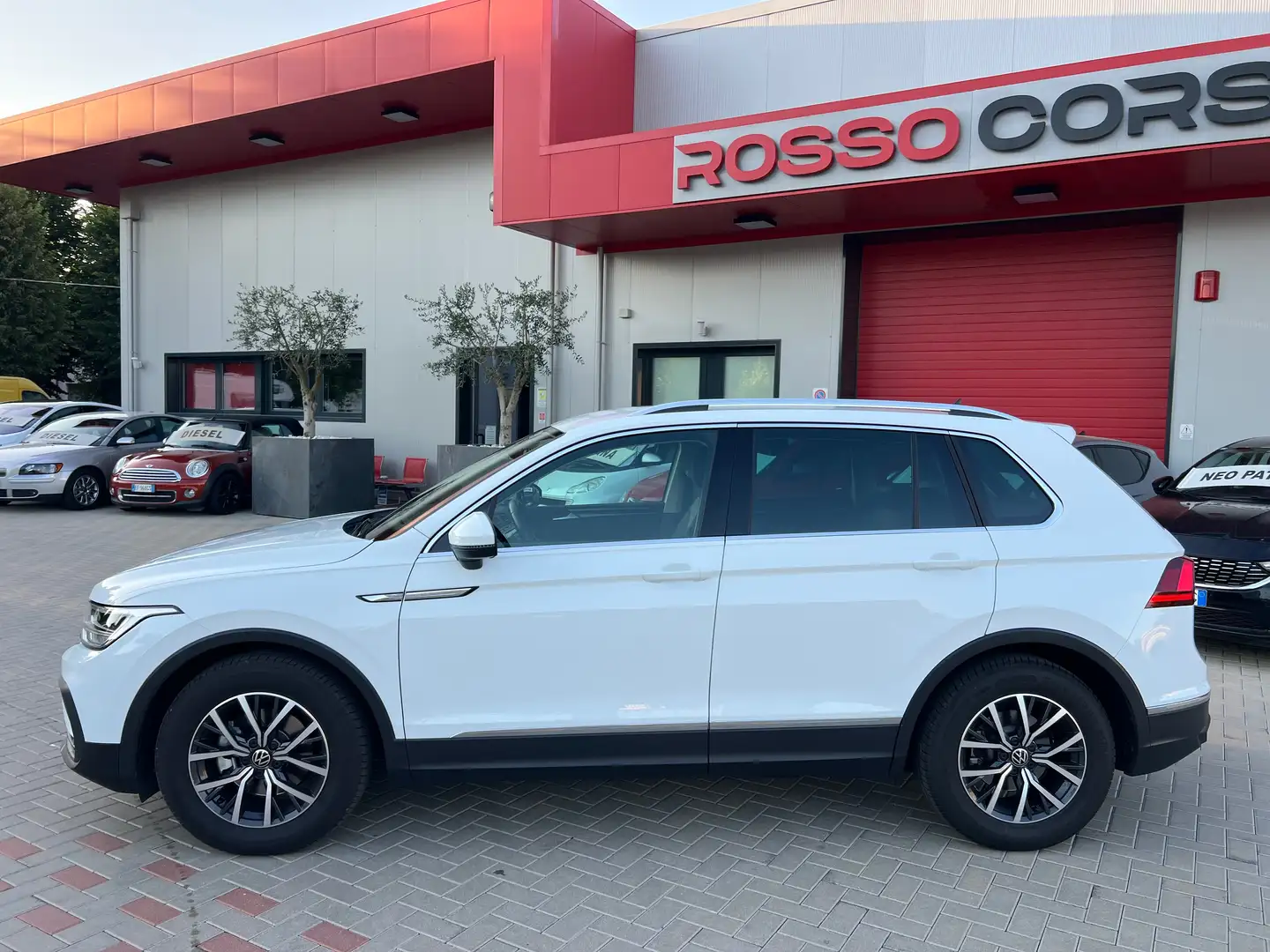 Volkswagen Tiguan 2.0 TDI Elegance 150cv dsg UNIPRO BOOKSERVICE Weiß - 2