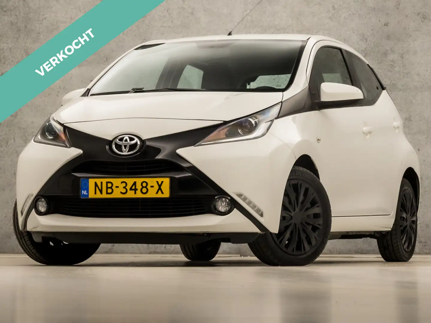 Toyota Aygo 1.0 VVT-i x-play Sport (APPLE CARPLAY, CAMERA, CRU Weiß - 1
