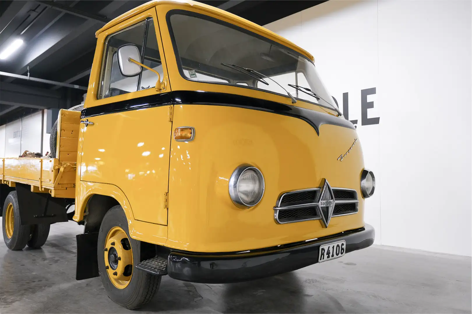 Borgward B611 Pick- up.1961. OLD PRICE: € 19.950,- M0296 Galben - 2