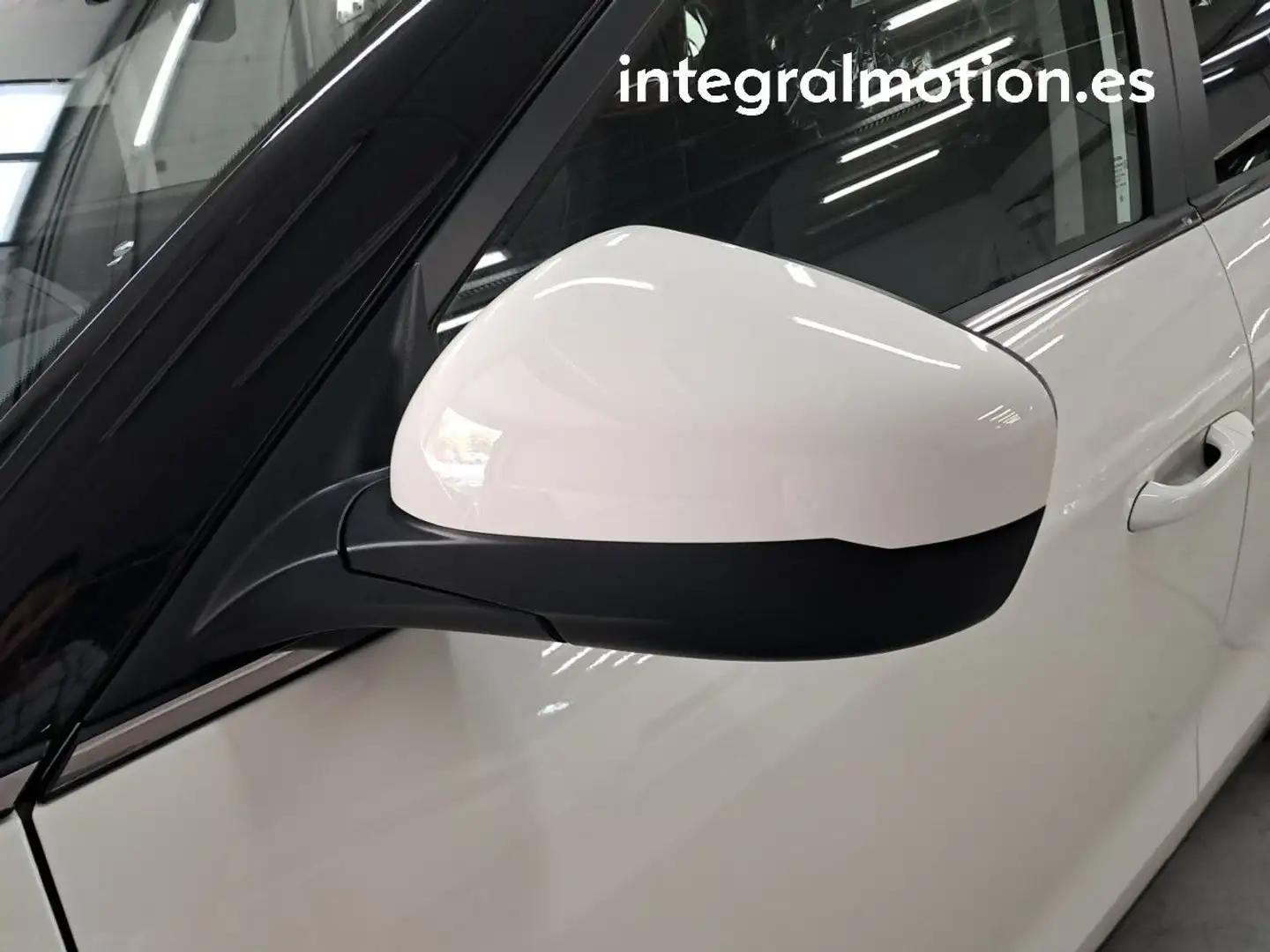SsangYong Tivoli G15T LP Urban Plus GSR Negro - 2