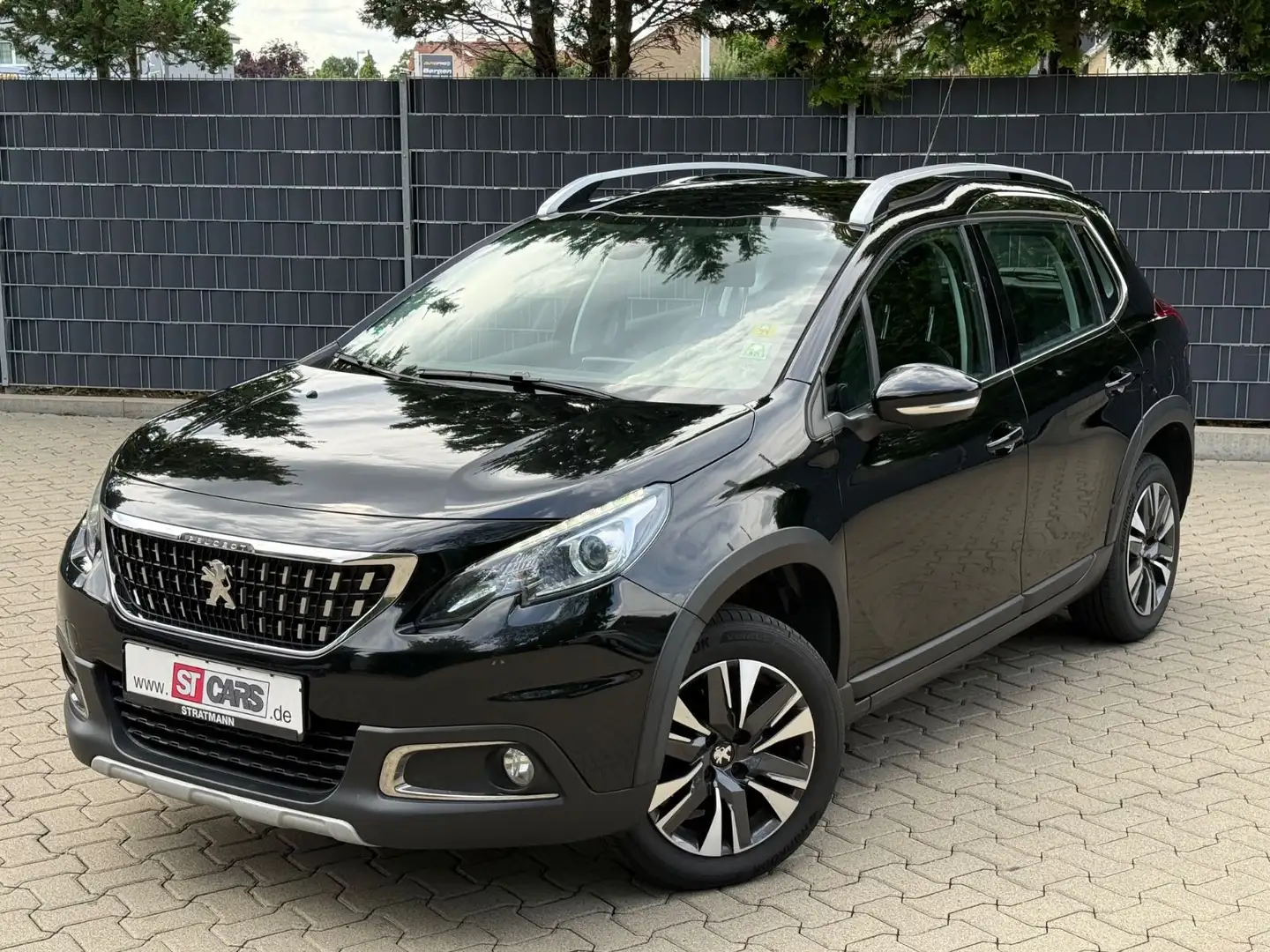 Peugeot 2008 Allure Klima Navi AHK Zwart - 1