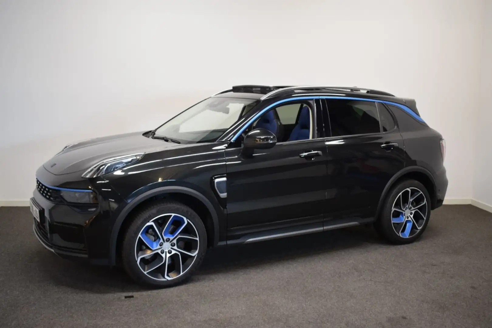 Lynk & Co 01 1.5 261pk AUT7 PHEV 72km Elec. Pano/ Adapt./ 360 C Schwarz - 2