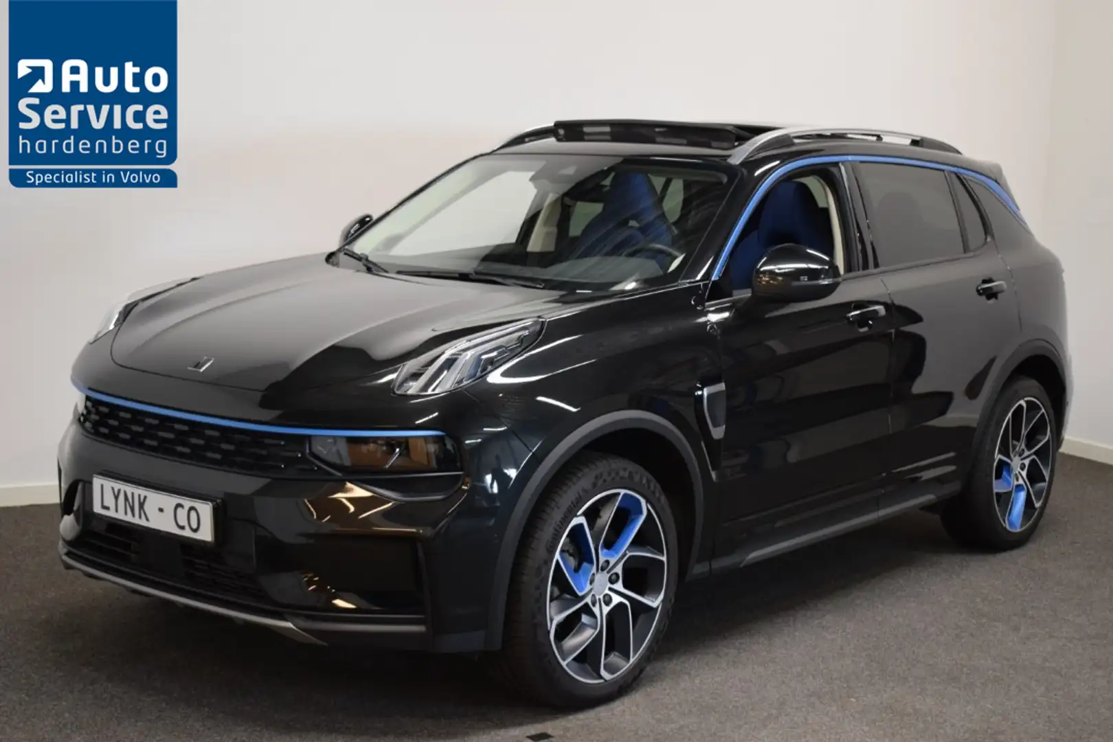 Lynk & Co 01 1.5 261pk AUT7 PHEV 72km Elec. Pano/ Adapt./ 360 C Schwarz - 1