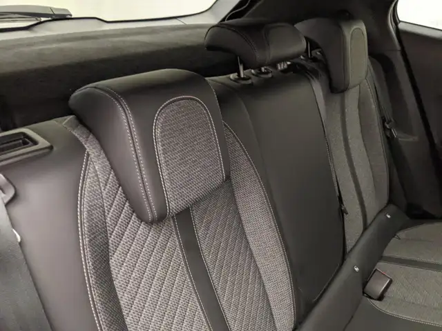 Peugeot 2008 view 8