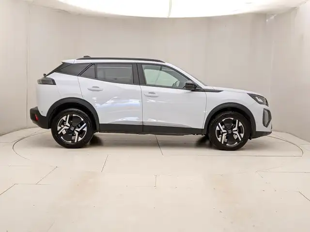 Peugeot 2008 view 3
