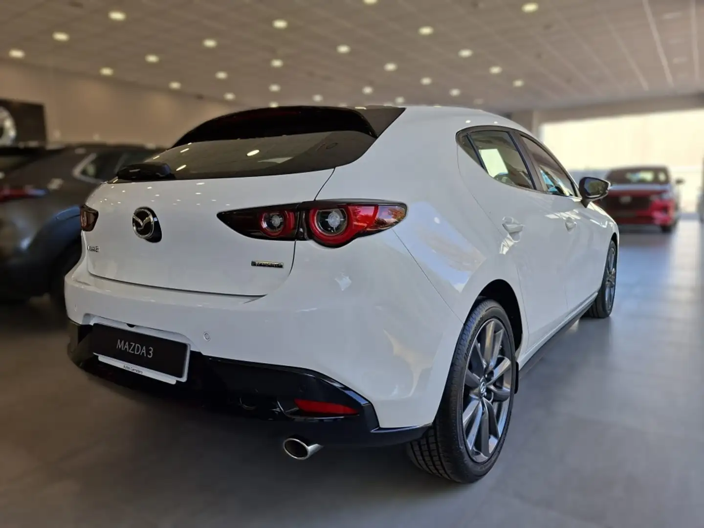 Mazda 3 2.5 e-Skyactiv-G Centre-line Aut. 103kW Weiß - 2