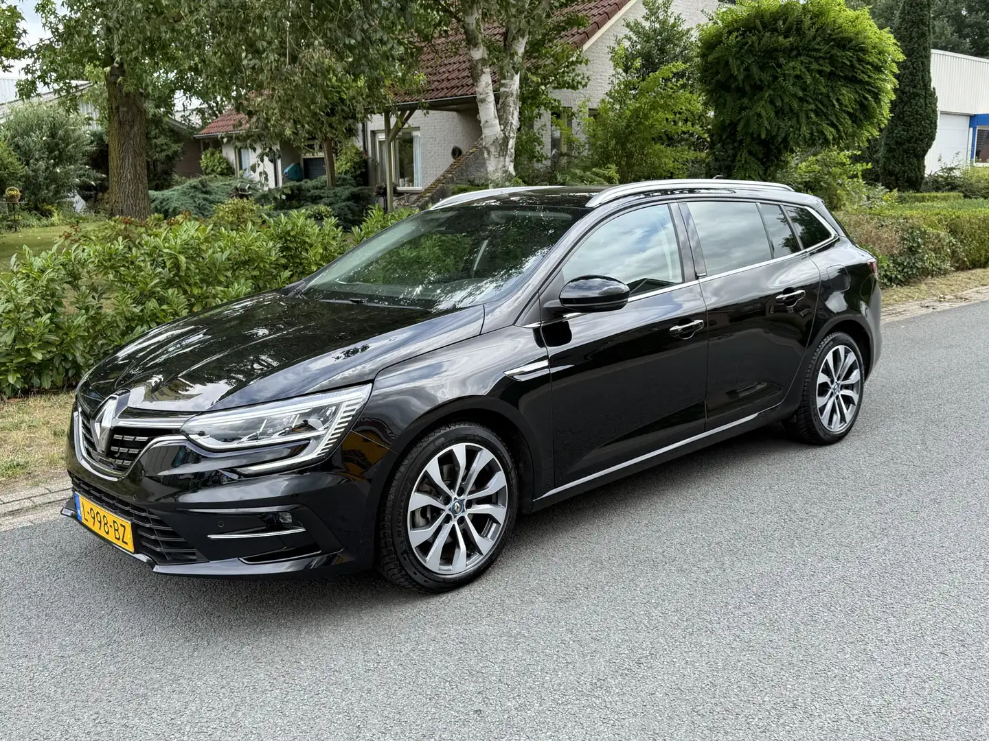 Renault Megane E-Tech Estate 1.6 Plug-In Hybrid 160 Intens Zwart - 1