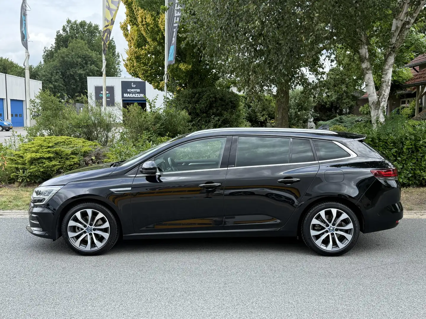 Renault Megane E-Tech Estate 1.6 Plug-In Hybrid 160 Intens Zwart - 2