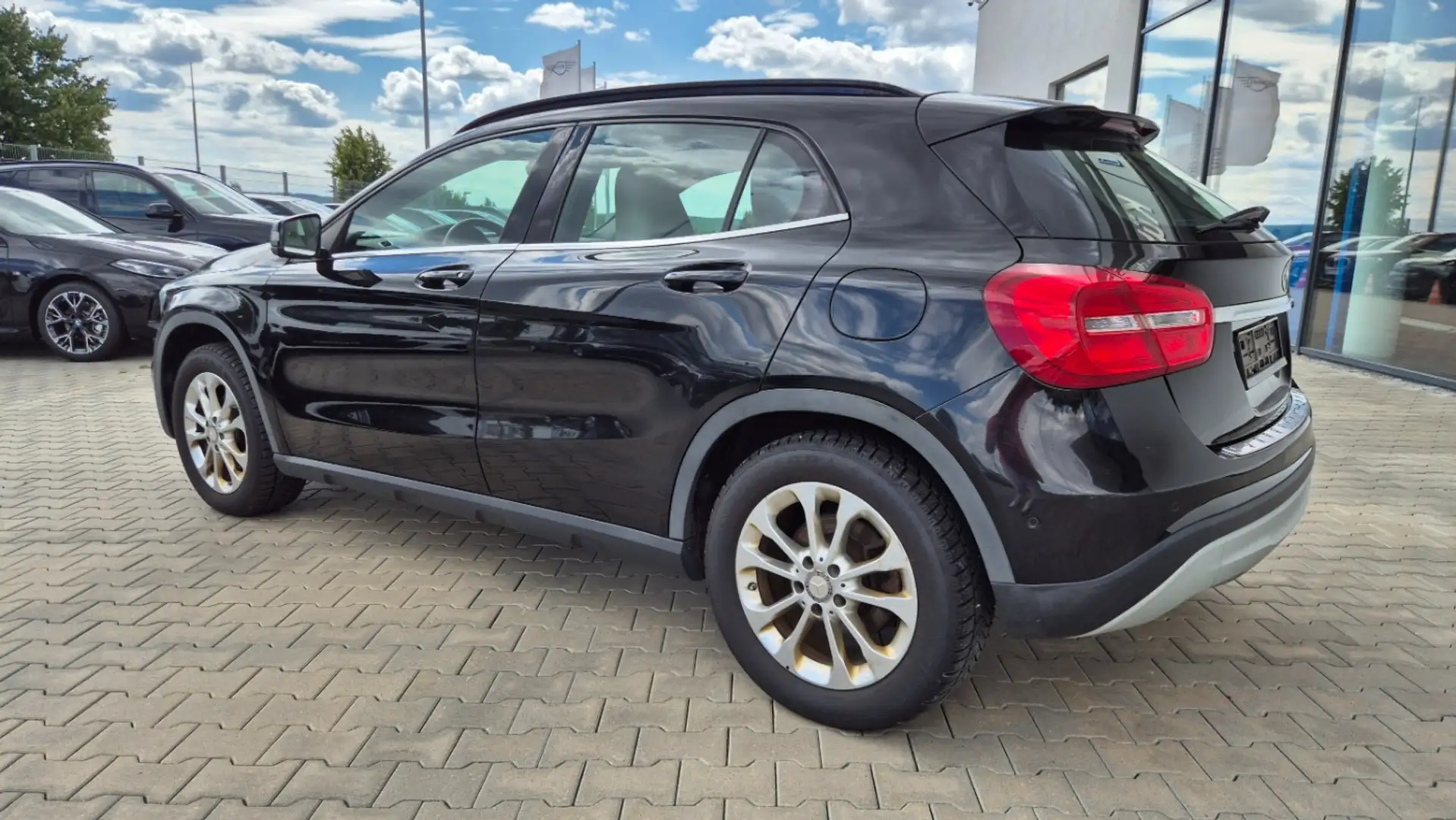 Mercedes-Benz GLA 220 CDI +nur an Händler/Export+ Чорний - 2