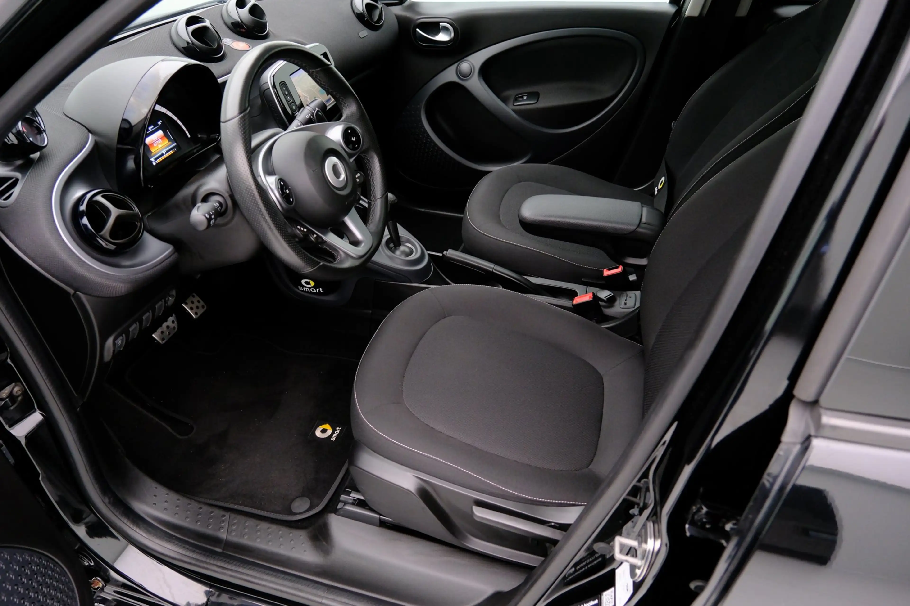 smart forFour 1.0 Passion 5-drs Pano|Clima|Cruise|Navi|LMV — photo 2