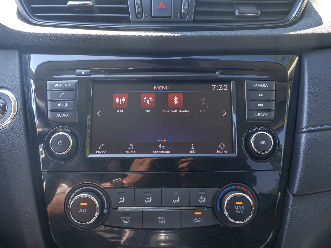 Nissan Rogue снимка Nissan Rogue