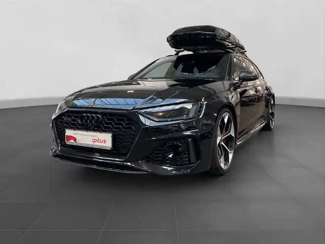 Audi RS4 view 2